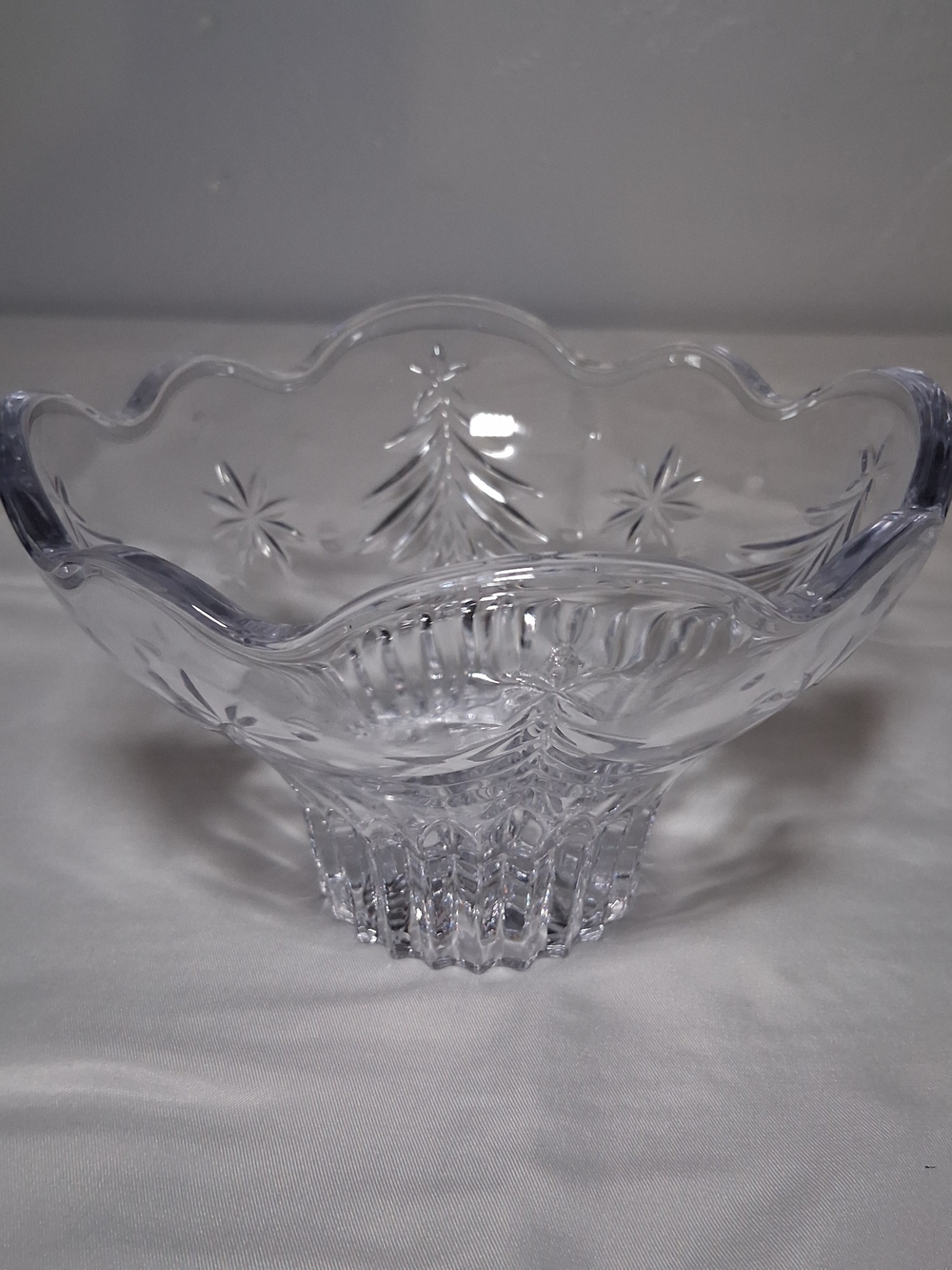 Clear Crystal-Style Scalloped Glass Decorative Bowl